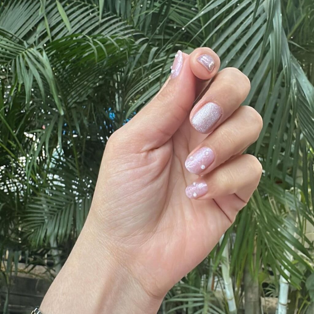 minimalist Diwali party nail ideas