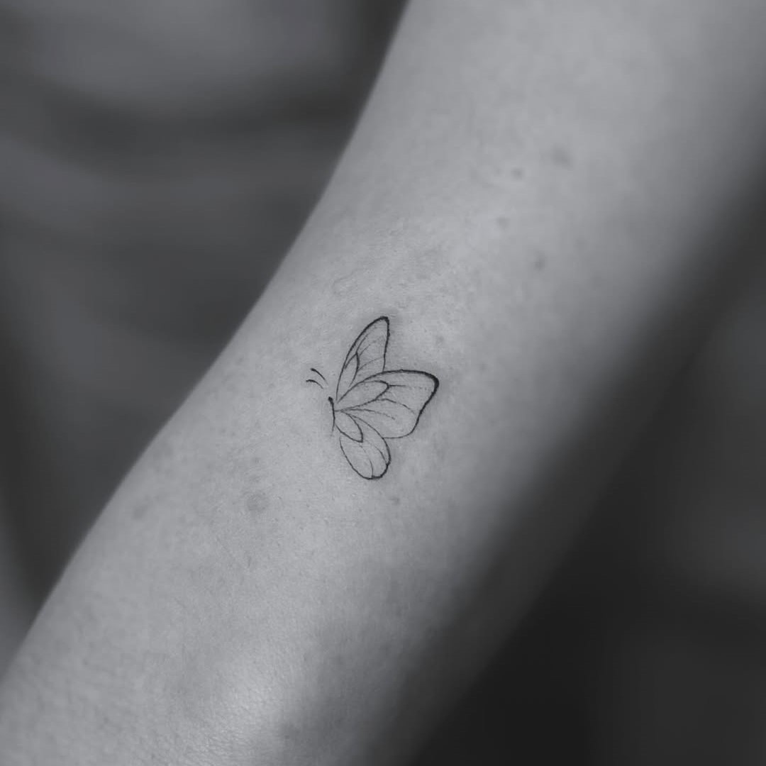 50+ Meaningful Minimalist Tattoo Ideas for Women - Blissful Reads